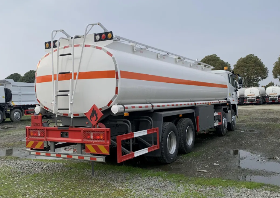 Sinotruk 4X2 380HP 400HP 10cub 20cub Грузовой грузовик Тяжелый пожарный питьевой распылитель