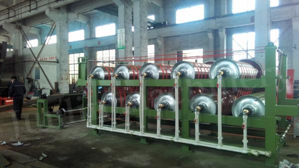 Système de refroidissement efficace de feuilles de caoutchouc par refroidissement à l'eau avec dispositif d'oscillation automatique