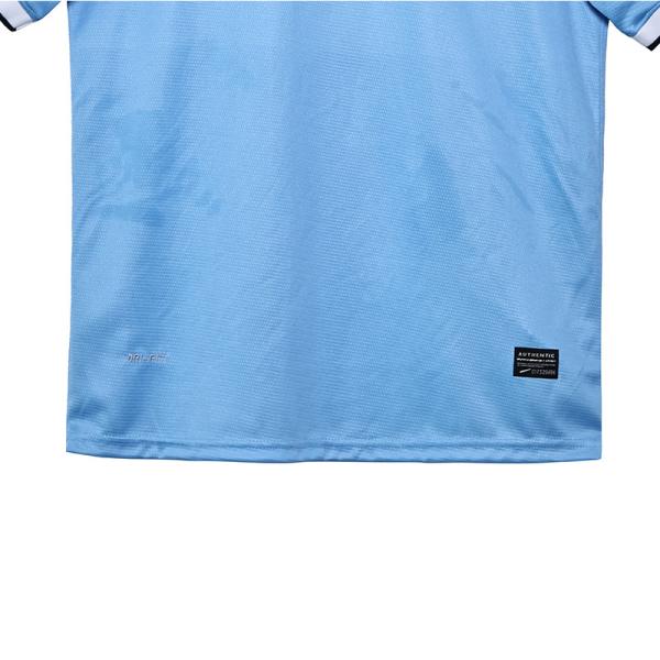 Manchester City 2013 Retro Home Fan Edition Jersey rend hommage à la nouvelle ère de la Premier League
