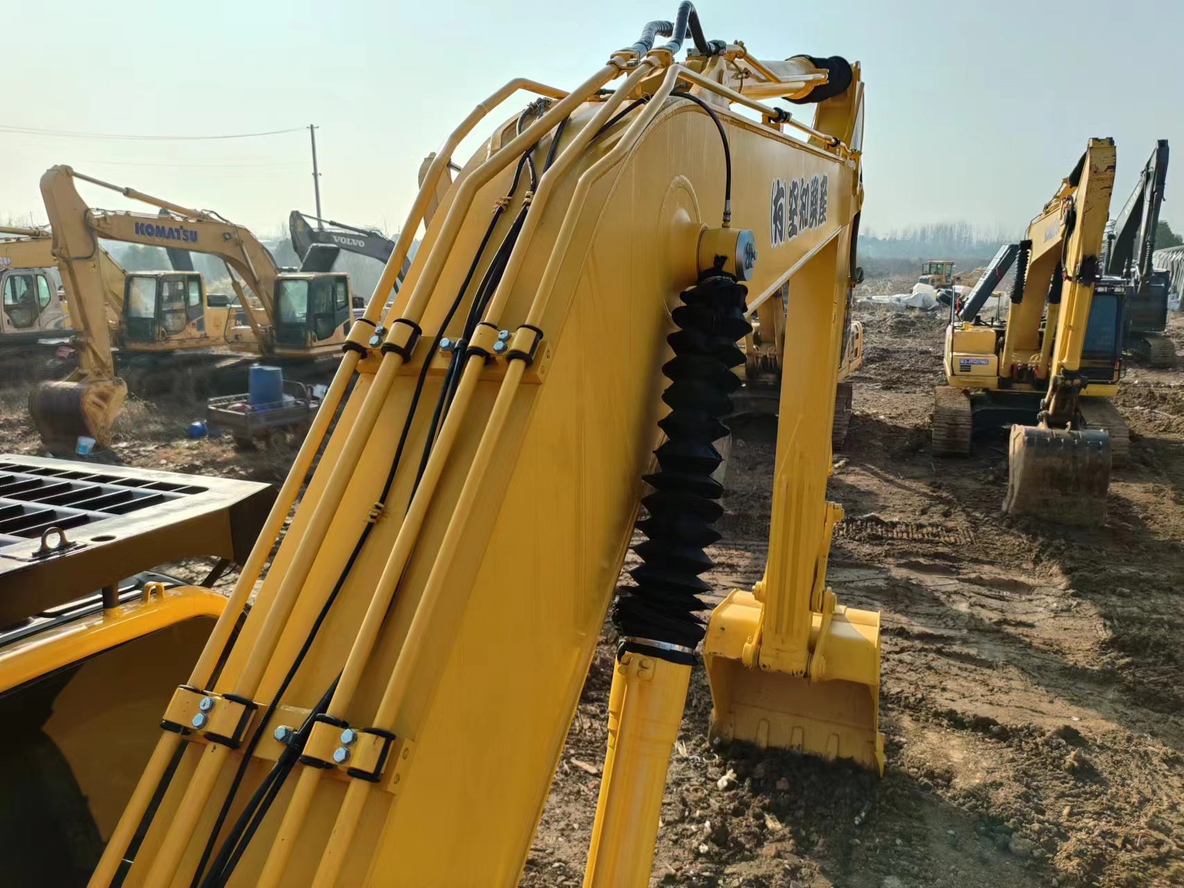 Высокая долговечность и надежность Использованный экскаватор Komatsu 20 тонн SAA6D107E-1 Модель двигателя 2021