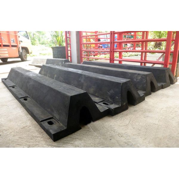 75 Shore A Fender de caucho de caucho OEM Tipo V para barco