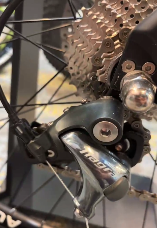 Велосипеда регулярного пассажира пригородных поездов города Nava привод 36v 350w 10Ah 25kmh вращающего момента ebike 700c 38c батареи лития нового электрического алюминиевый спрятанный