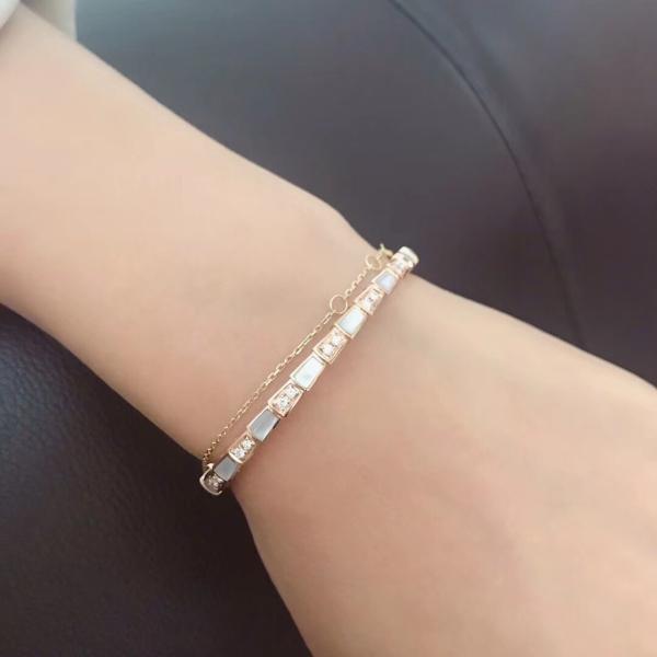 Elegant i 18k Gold Serpenti Viper Bracelet  White MOP Natural Diamonds Real Gold Real Diamonds