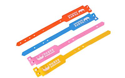 Light Weight Promotional Bracelets And Wristbands Plastic Or Metal Buttons