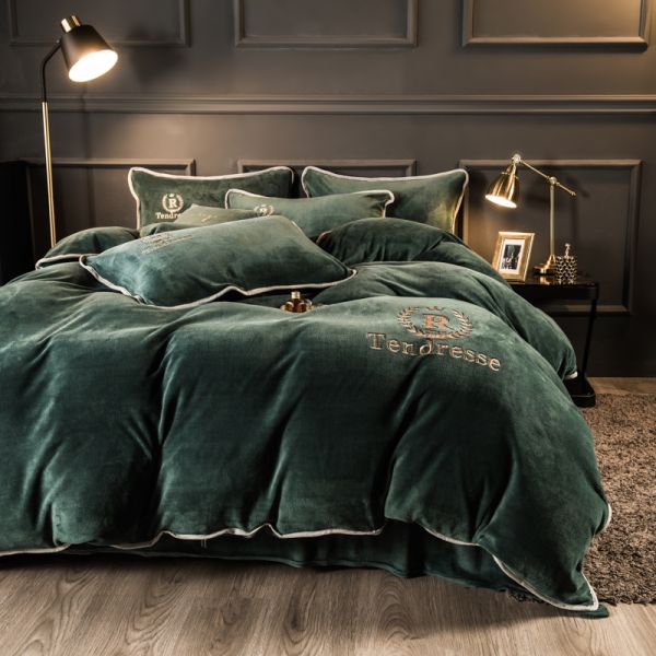 Home Grade Grade A Customized Solid Milk Velvet Embroidery Bonded Four Piece Set