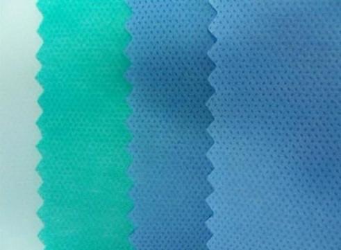 Boas cores da tela de Spunbond Meltblown Spunbond PP da regularidade tratados contra traças para a matéria têxtil da casa
