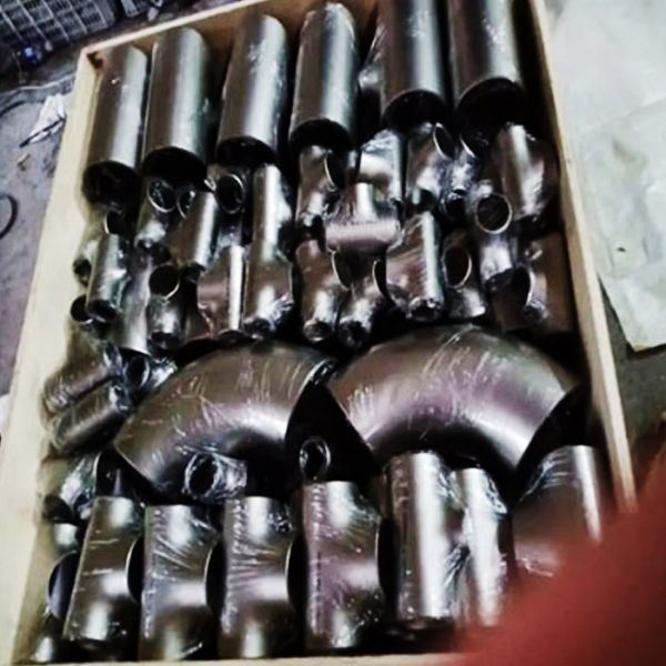 High Pressure Resistance Seamless Pipe Fittings Carbon Steel Reducing Tee Polished