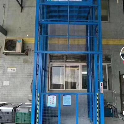 Ascenseur de chargement d'entrepôt stable avec des caractéristiques de puissance et de sécurité en 3 phases améliorées