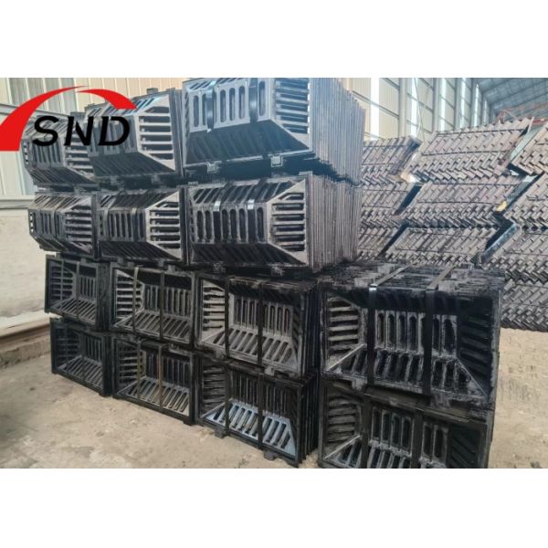 Roll Kerb Type Cast Iron Gully Grating with Spray Paint and DIN/BS/JIS/ASTM Standard for Drainage Well