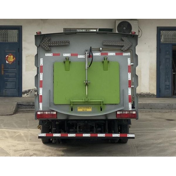 Economical Truck Mounted Street Sweeper with Powerful Broom and Vacuum System