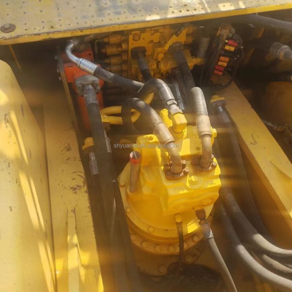 Valve hydraulique d'origine utilisée dans une excavatrice Komatsu PC 400 d'une masse de fonctionnement de 42100 kg