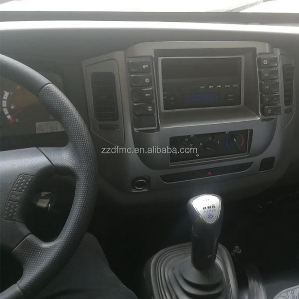 10-12-тонный грузовик с грузовиком с 200-300-литровым топливным баком