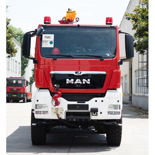 6x6 ARFF Aircraft Rescue and FireFighting Vehicle with 10T Water & 1T Foam and 100L/s Water Pump China Factory