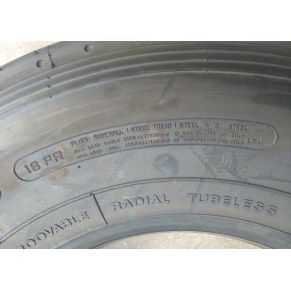 Rib Tread 12R22.5 Highway Truck Tires Four Straight Grooves Design Light Weight
