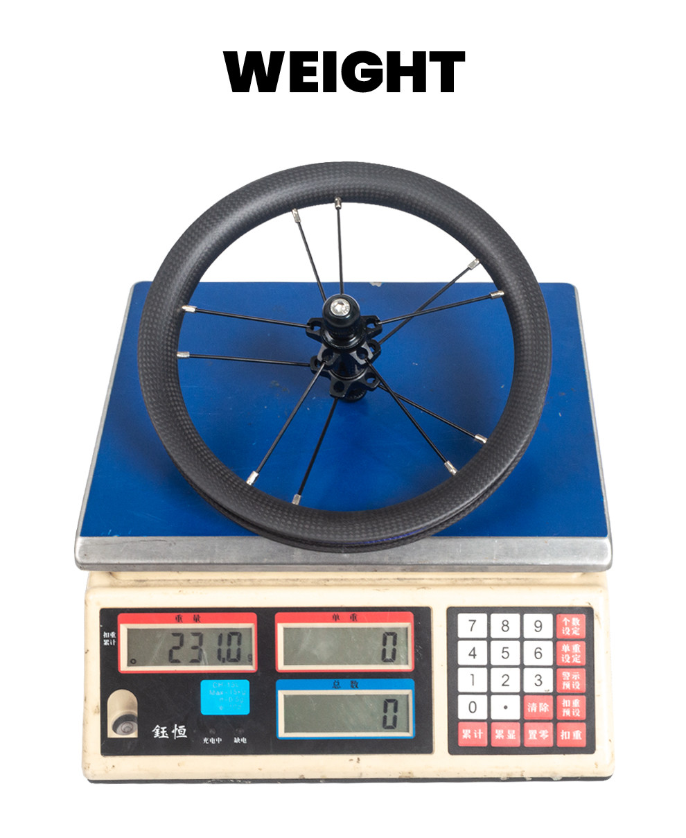 Небольшие дети велосипед для того чтобы катить полных детей волокна углерода нажимают велосипед баланса