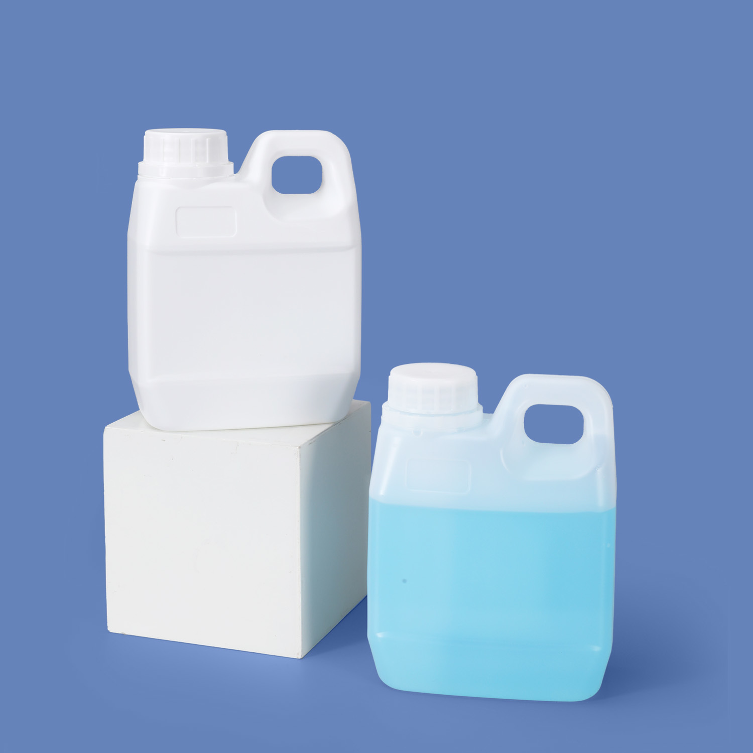 0.5L HDPE Plastic Jerry Can for Oil Water Wine Packaging White Translucent Plastic F-Style Jug