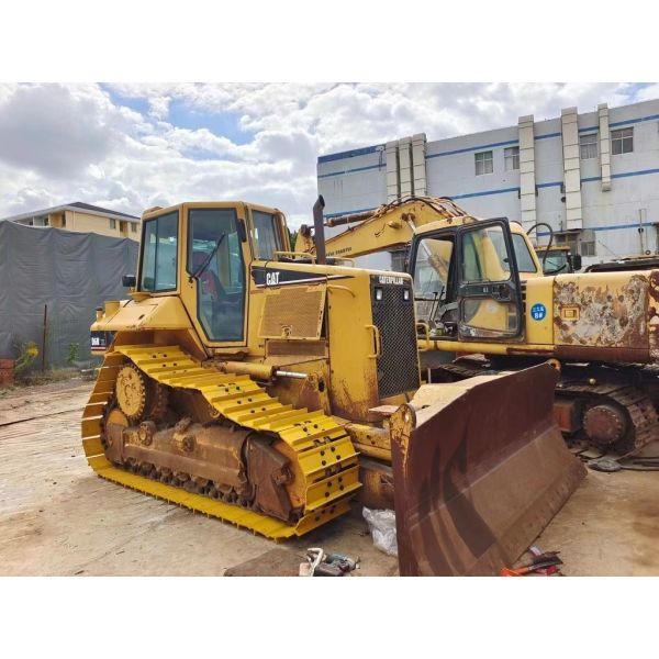Bulldozer Caterpillar D6N d'occasion - Faible temps de fonctionnement