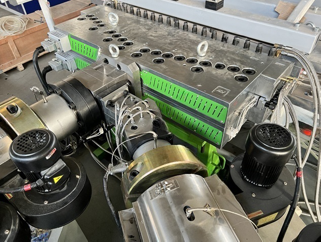 Machine de fabrication de tôles en plastique PP PS PE Machine d'extrusion de tôles Machine à extruder à vis unique Machine à extruder à ligne