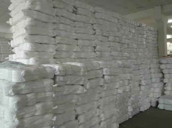 50/2 50/3 Fabricant chinois Fil de polyester filé à l'anneau pour fil à coudre 1.67 kg/cône