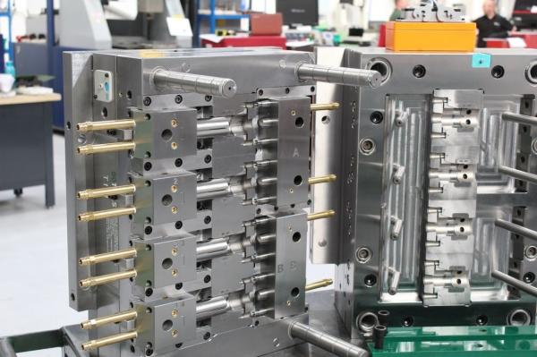 Precise Processed P20 Plastic Injection Mold with Meusburger Standard