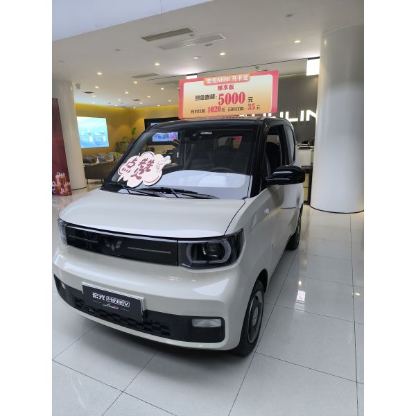 Left Steering Wuling Mini Electric Car with Max Speed of 100 Km/h and 4 Seats 120km