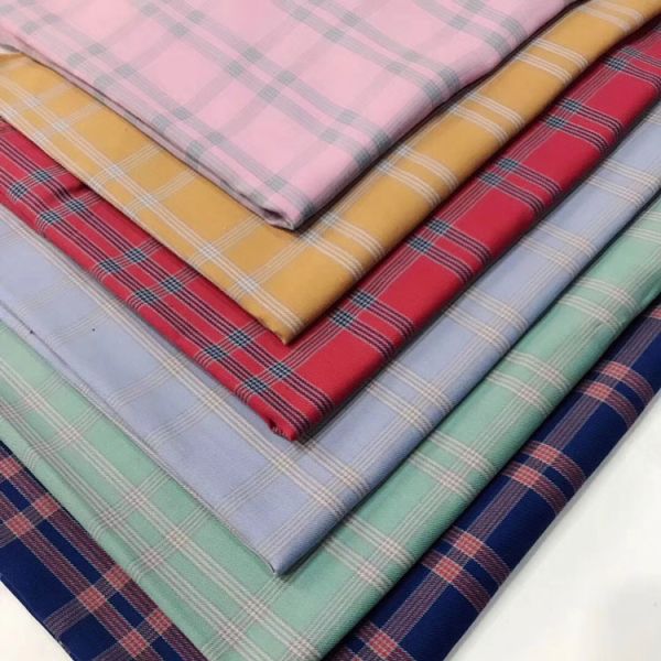 Пряжа рубашки проверки покрасила сплетенный тартан шотландки почищенный щеткой хлопко-бумажной тканью