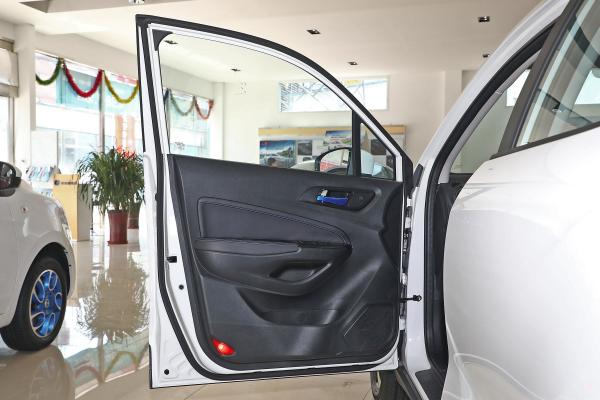 Changan CS15 15L Top Quality And Good Price Changan Automobile Car For Adults Vehicle Used Electric Cars