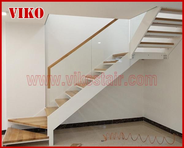 Double Steel Plate Staircase VK18S Tread beech,Railing tempered glass, Handrail b eech Stringer,carbon s
