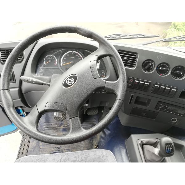 Camion d'aspiration d'eaux usées Dongfeng 10CBM avec un bon prix à vendre