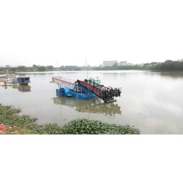 52kw Power 62 - 110 HP Tractor Power Aquatic Weed Harvester with 2000mm Working Width