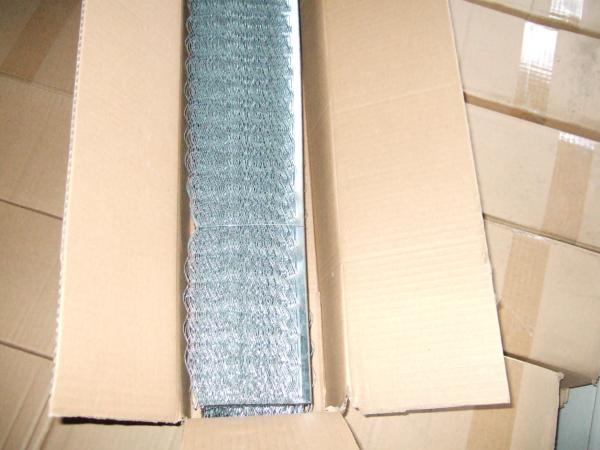 Hot Galvanized Drywall Inside Corner Bead 2700mm Length With Diamond Mesh Wings