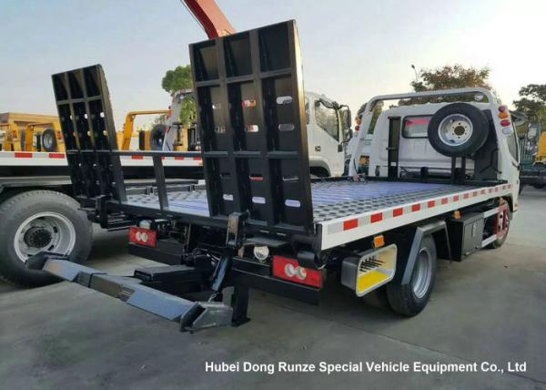 4 Ton Hydraulic Wrecker Tow Truck , Flatbed Recovery Truck With Cummins Engine