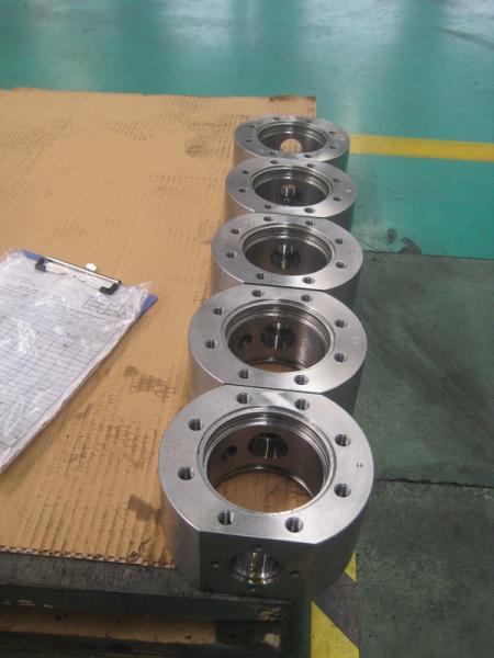 oil wellhead double studded adapter flange 7-1/16 3000 psi x 9 2000 psi Oilfield wellhead cross