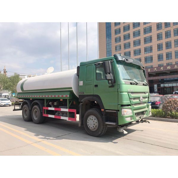 Camion de jet d'eau de Sinotruk Howo 7 6x4 Q345B 20000L