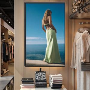 Qtenboard QR Code CMS Customer Touchscreen Engagement Retail Store Digital