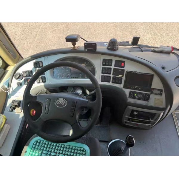 Ônibus usados duráveis de Yutong 47 lugares LHD ônibus turístico de segunda mão com 2 portas