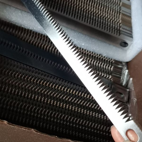 W18Cr4V Packaging Serrated Blade 300*10*3Mm With Excellent Precision
