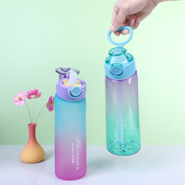 Bouteilles d'eau d'entraînement de 700 ml avec paille, écologiques, sans BPA, avec anneau parfumé et durables pour les besoins de votre entreprise