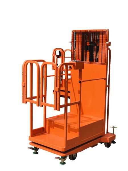 Préparateur de commandes semi-électrique avec hauteurs de levage de 2,7 m, 3,3 m, 4 m et 4,5 m