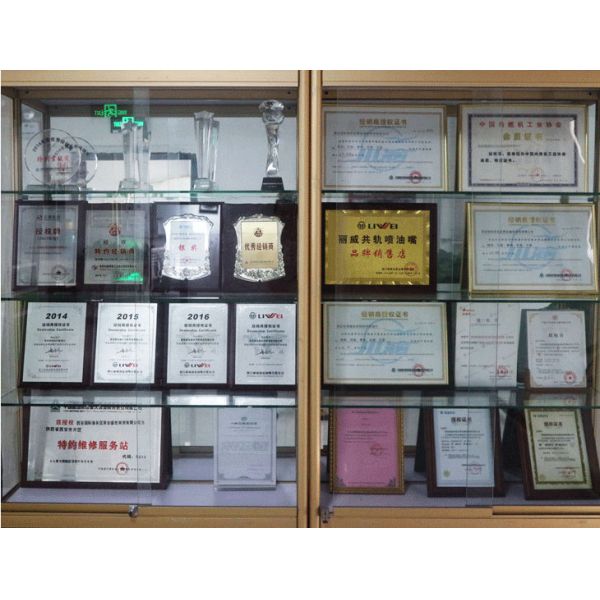 Original Euro 3 Toyota Hilux Fuel Injectors Assembly 095000 8740 23670 0L070