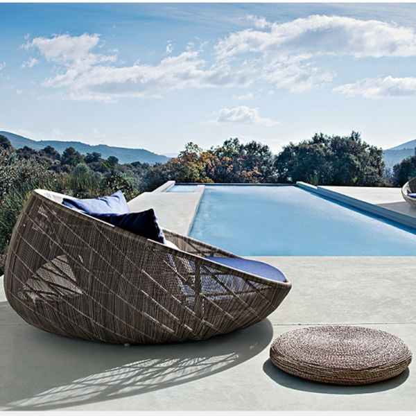 Customized Color Pool Garden Lounge Round Coffee Bed Outdoor Furniture Rattan Metal Best