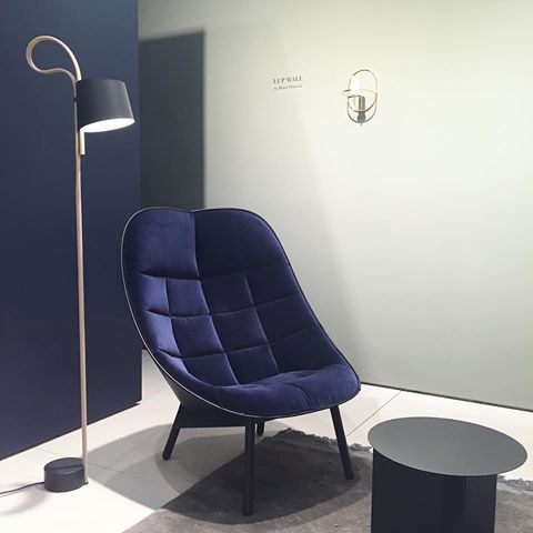 Leisure Style Uchiwa Fiberglass Lounge Chair For Living Room With Wooden Base