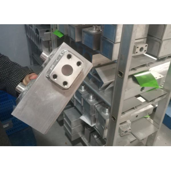 Подгонянные алюминиевые части автомобиля, части радиатора теплоотвода водяного охлаждения запасные