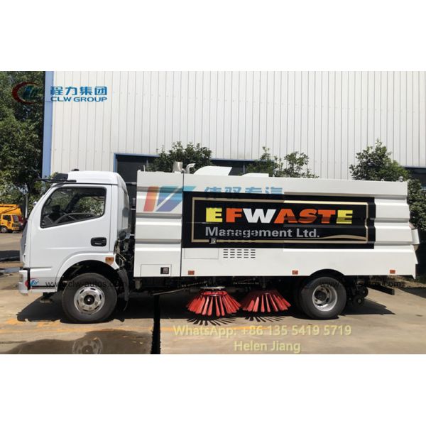 Dongfeng 4x2 LHD Diesel Engine Vacuum Road Sweeper Truck