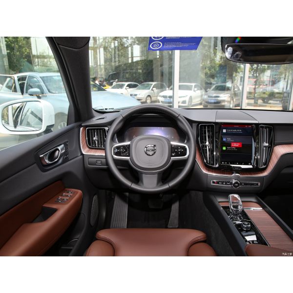 2024 Volvo XC60 B5 48V Light Hybrid 4WD Luxury Mid-Size SUV with 5 Seats and 6 Airbags