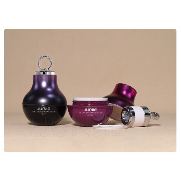 Luxury Facial Cream Jar with Golden Lid Cosmetic Using Skincare Brand Packaging With Vibrates to Soothe Fine Lines