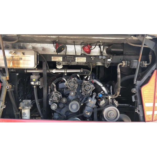 247kw места дизельного масла 50 2015 Yutong используемое год везут шасси на автобусе евро III километра двигателя Yuchai низкое стальное с AC