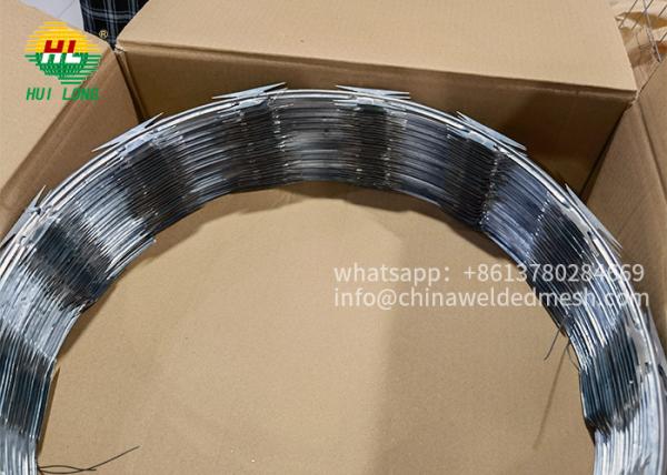 Arame farpado sanfona de aço galvanizado mergulhado quente Mesh Roll Fence Supplier da lâmina CBT-65