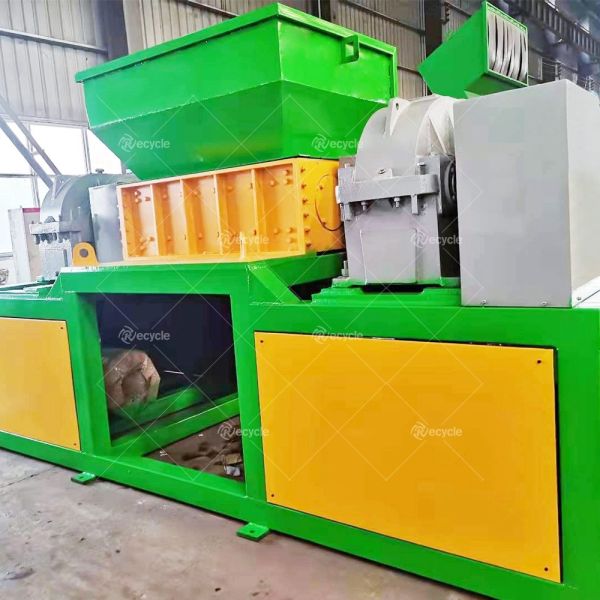 Customized Metal Plastic Tyre Shredder for Client's Requirements and Wood Pallet