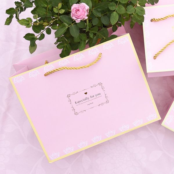 Elegant Decorative Paper Bags , UV Coating Paper Grocery Bags With Handles